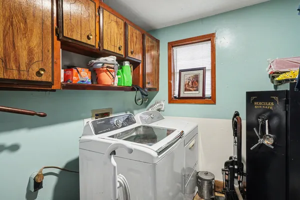 a view of utility room