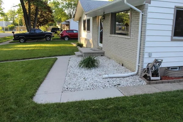 $349,900 | 655 Robinwood Drive, Troy, MI 48083