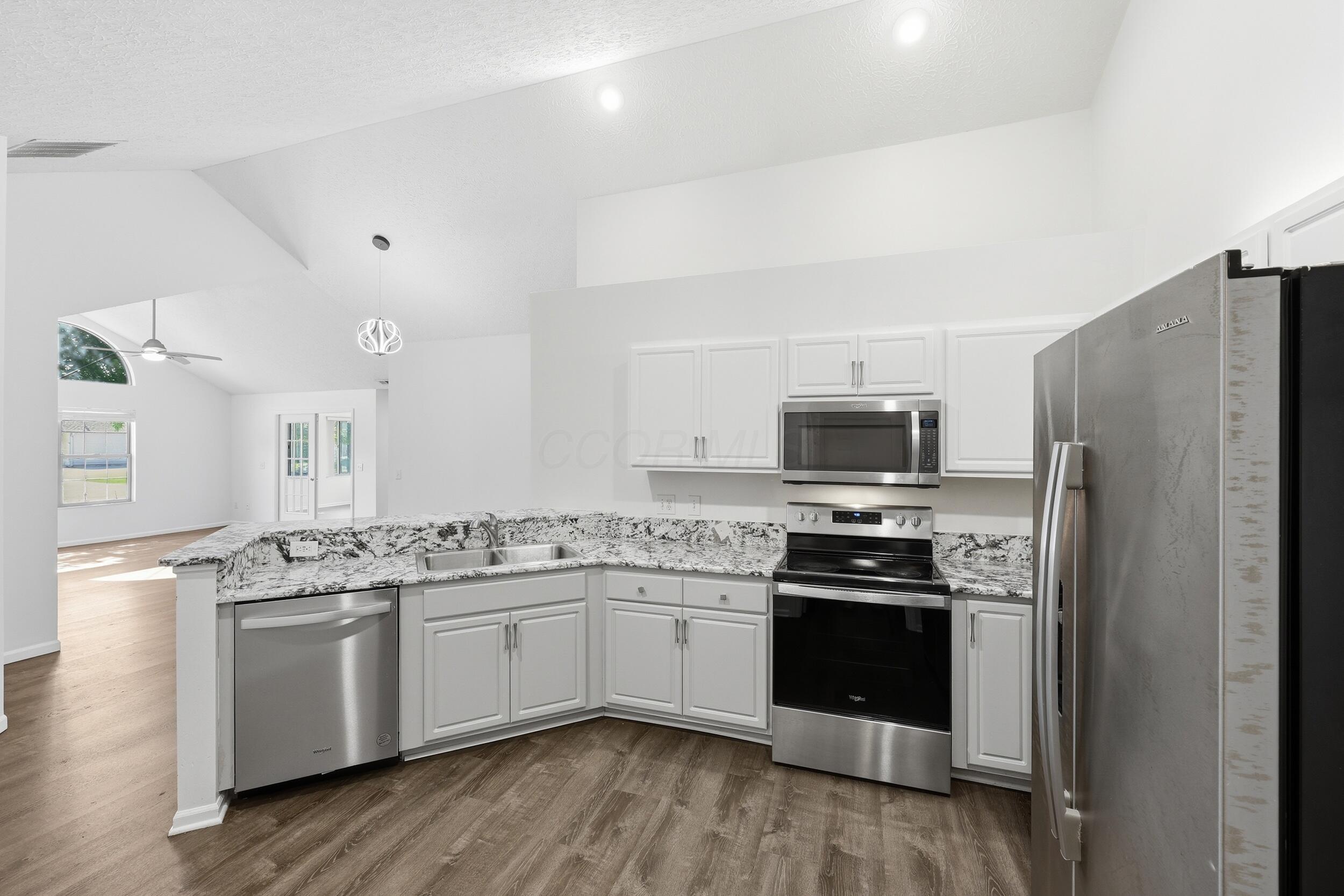 3592 Stoneway Point Powell, OH 43065 - Photo 8 of 33