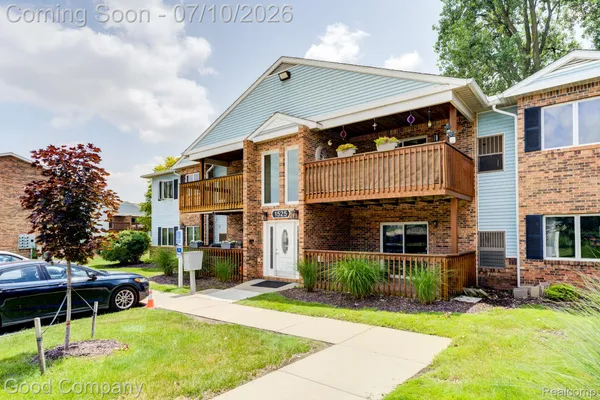 $145,000 | 1525 Harbour Court, Unit 73, Trenton, MI 48183