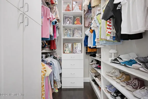 a view of a house with backyard and a tree