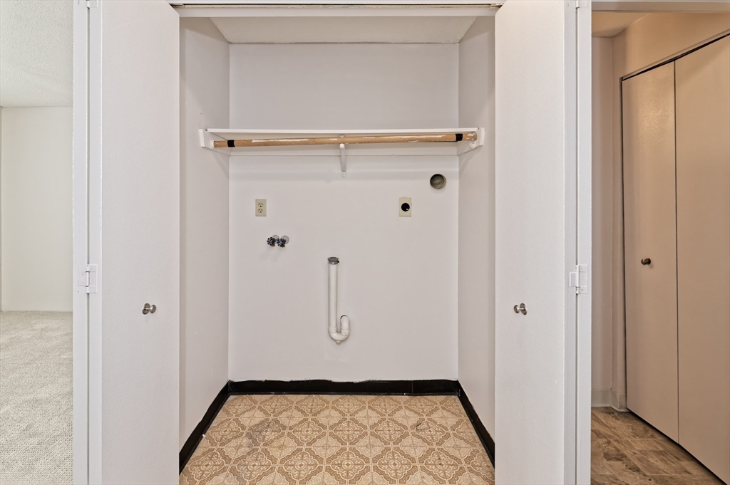 3 Post Oak Lane, Unit 9 Natick, MA 01760 - Photo 15 of 30 a view of bathroom