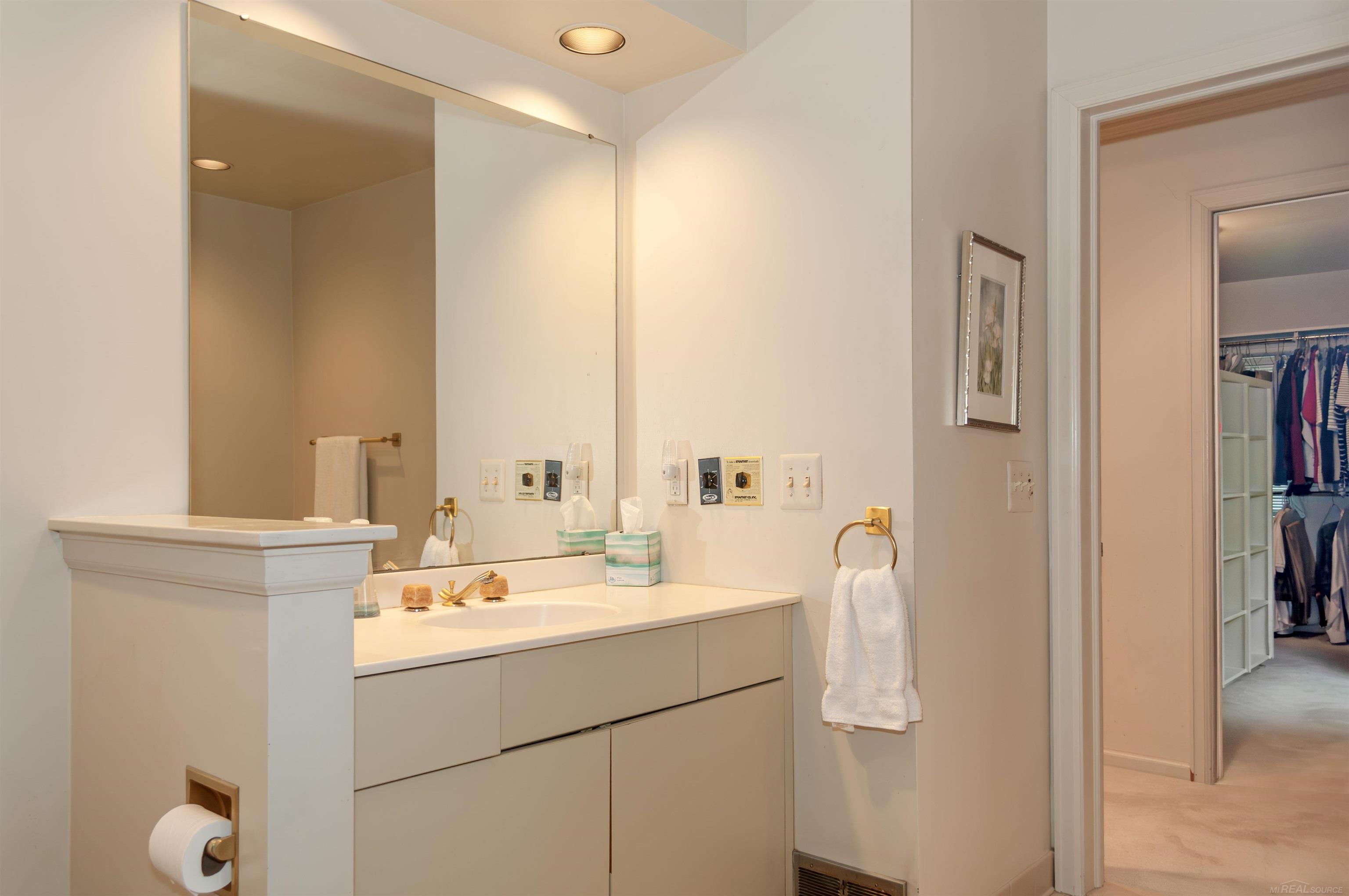 570 Oxford Road Grosse Pointe Woods, MI 48236 - Photo 50 of 99