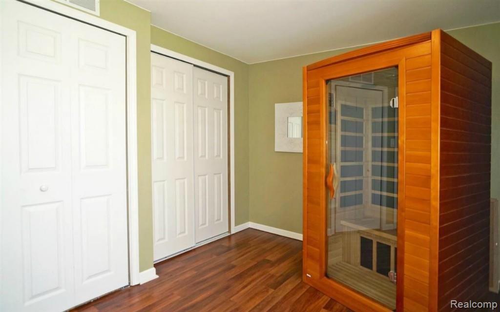 8721 Winans Lake Road Brighton, MI 48116 - Photo 15 of 29 Bedroom
