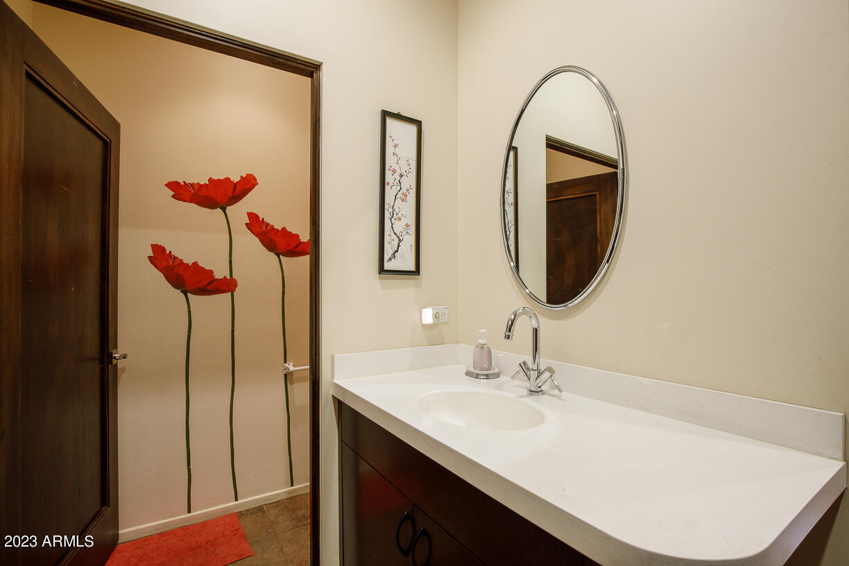 6121 North 3rd Street Phoenix, AZ 85012 - Photo 26 of 35 Powder room