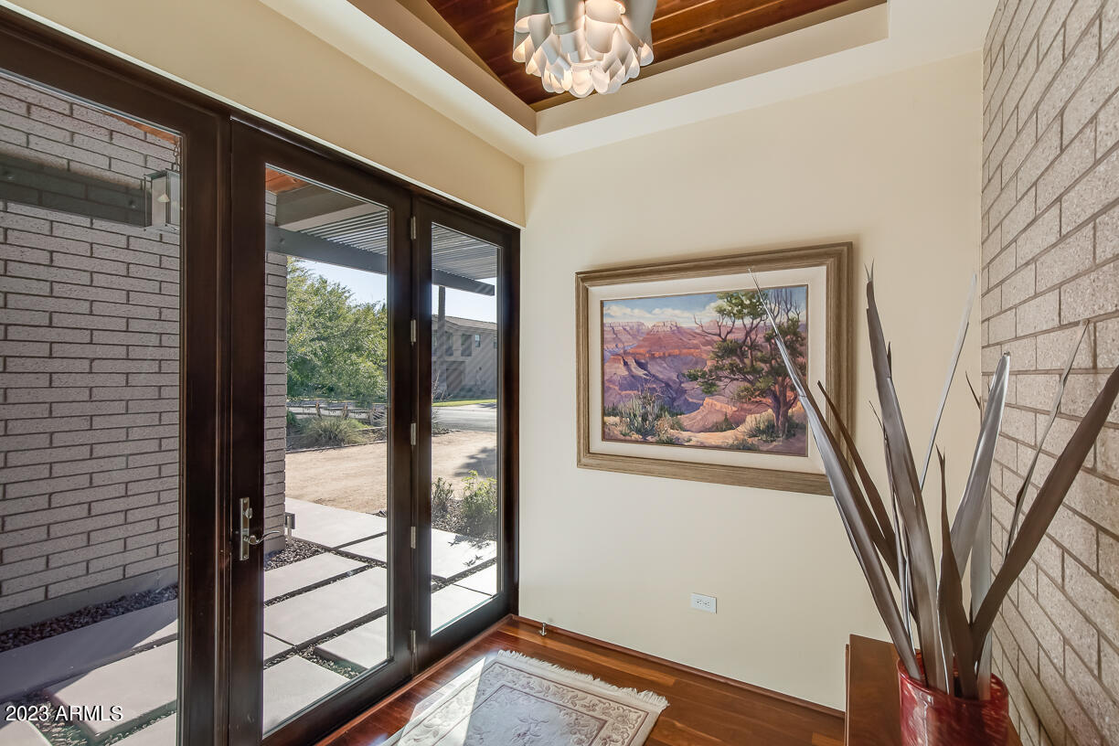 6121 North 3rd Street Phoenix, AZ 85012 - Photo 4 of 35 Entry