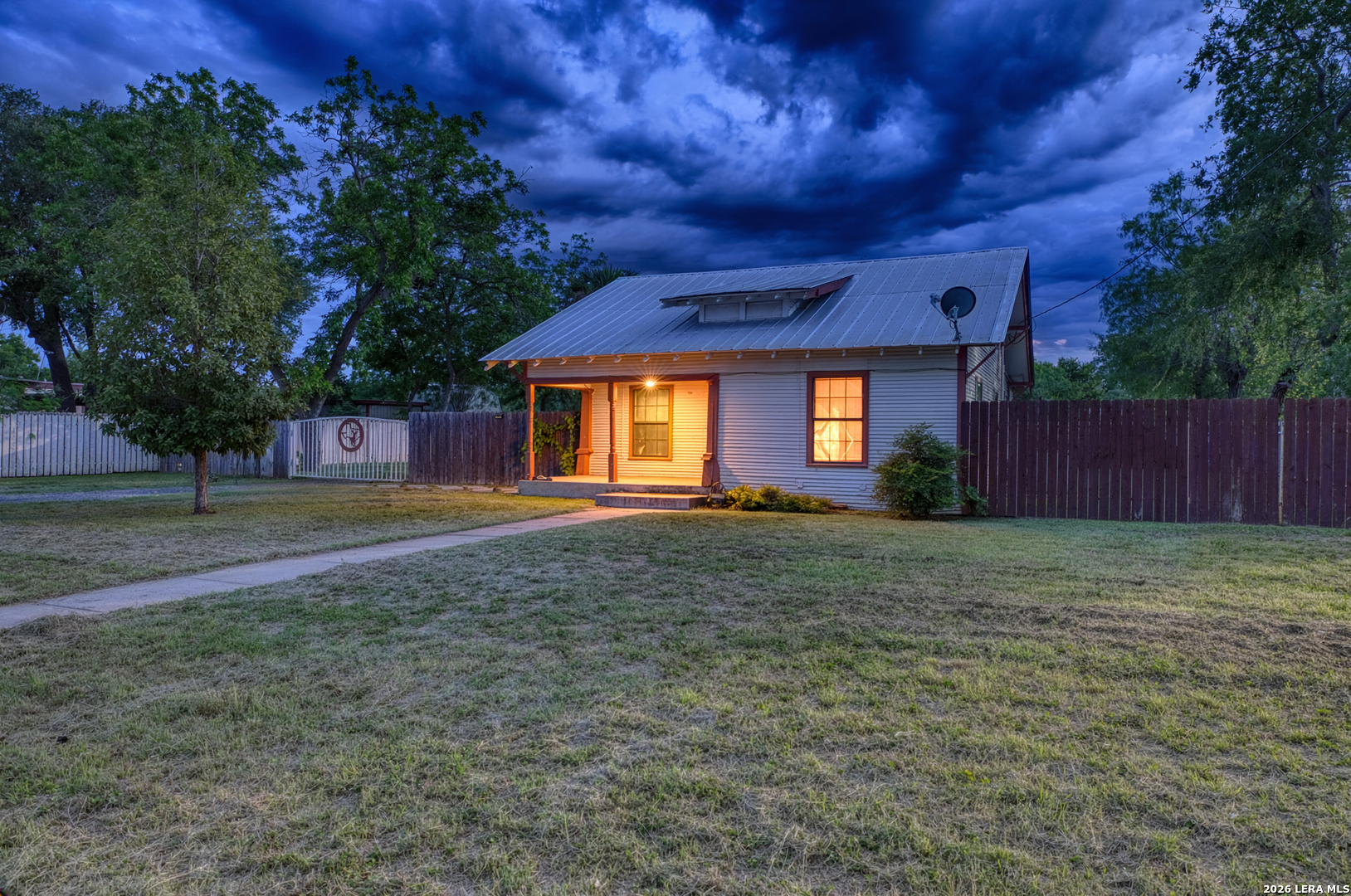 1231 North High Street Uvalde, TX 78801 - Photo 3 of 28