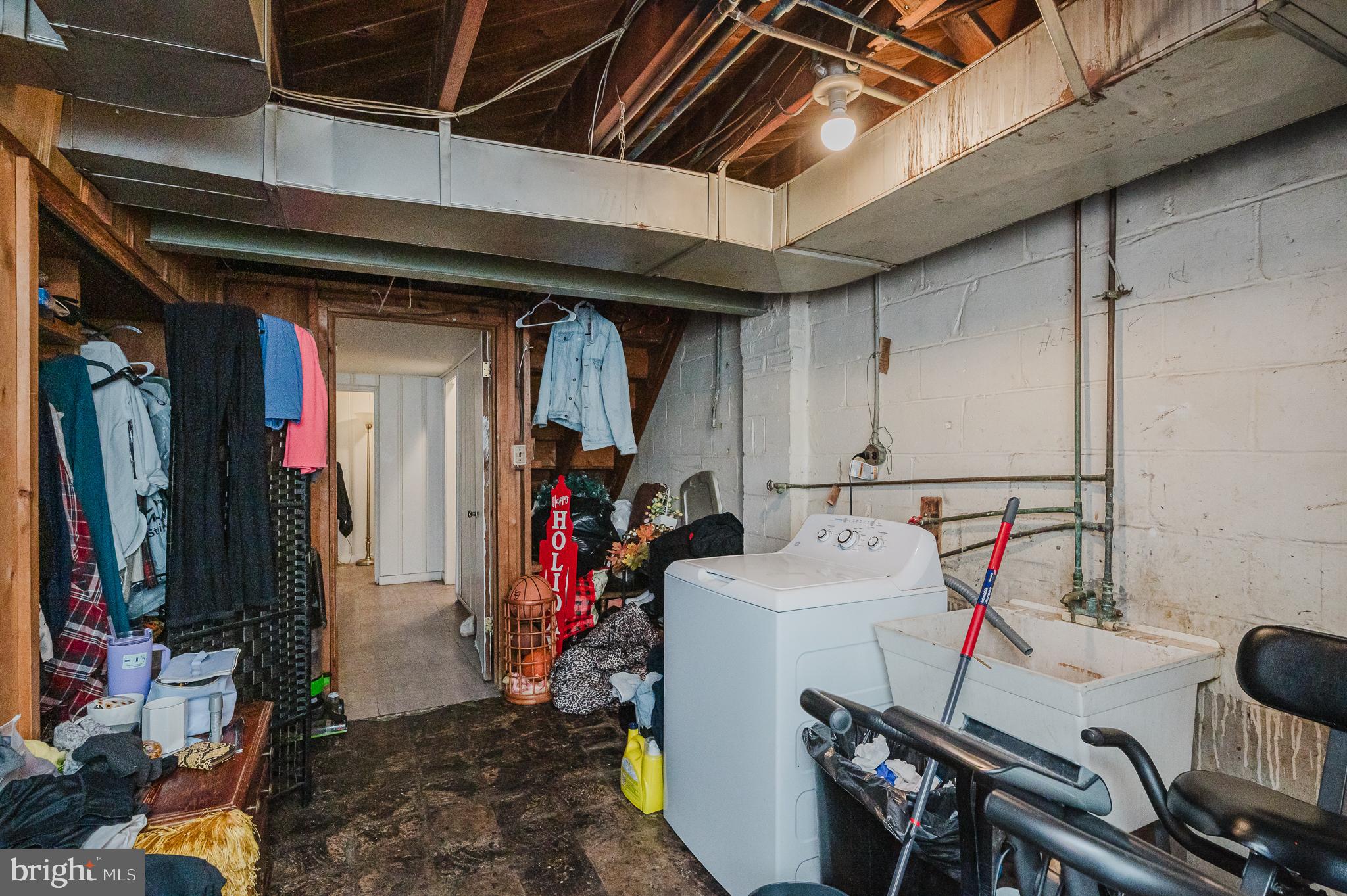 4023 Fallstaff Road Baltimore, MD 21215 - Photo 19 of 22 a utility room with dryer and washer