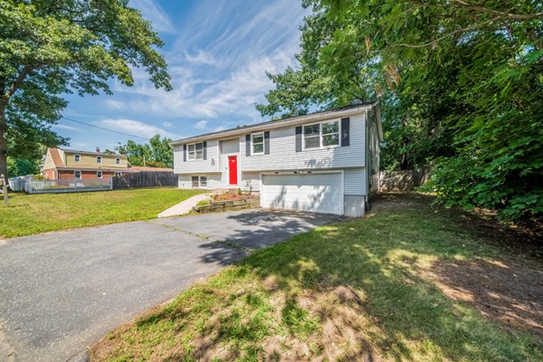115 Lois Street Springfield, MA 01109 - Photo 3 of 29