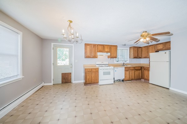 115 Lois Street Springfield, MA 01109 - Photo 8 of 29