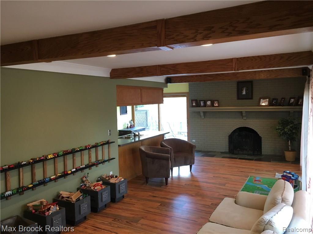 9620 Allen Road Clarkston, MI 48348 - Photo 30 of 99 family3.JPG