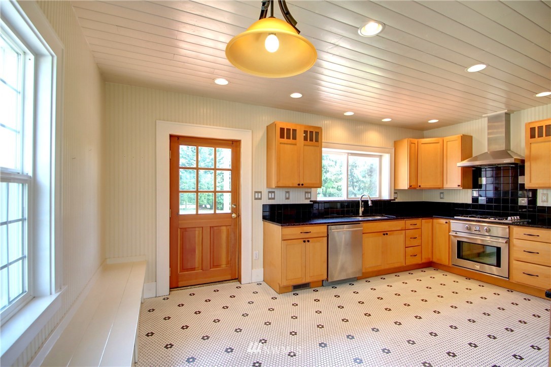 604 Gardner Road Burlington, WA 98233 - Photo 8 of 24 Gallery Image 8