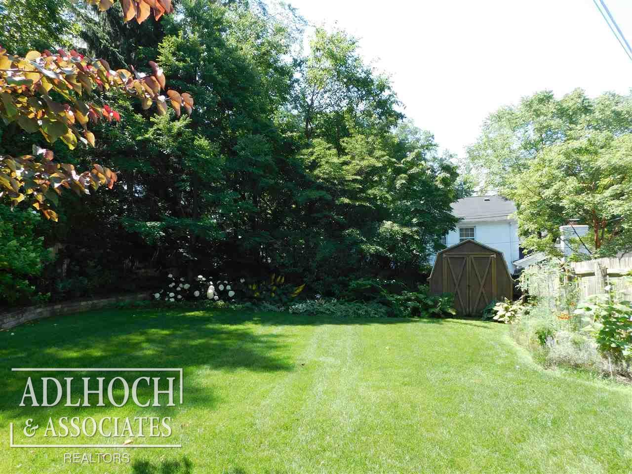 241 Lewiston Road Grosse Pointe Farms, MI 48236 - Photo 14 of 27