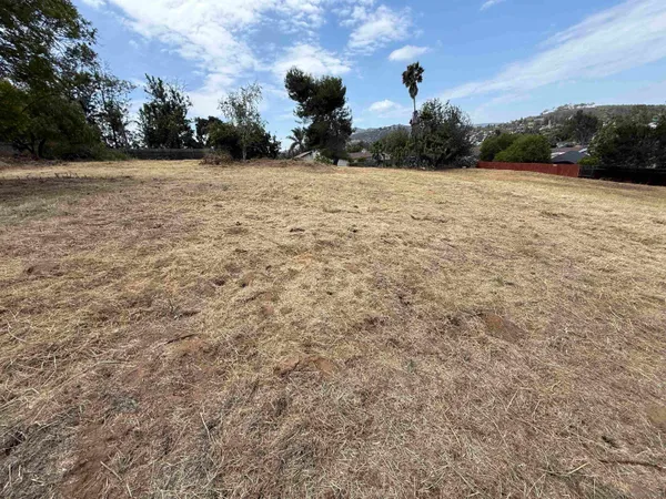 $900,000 | 1565 Montiel Road, Unit 22609269, San Marcos, CA 92069