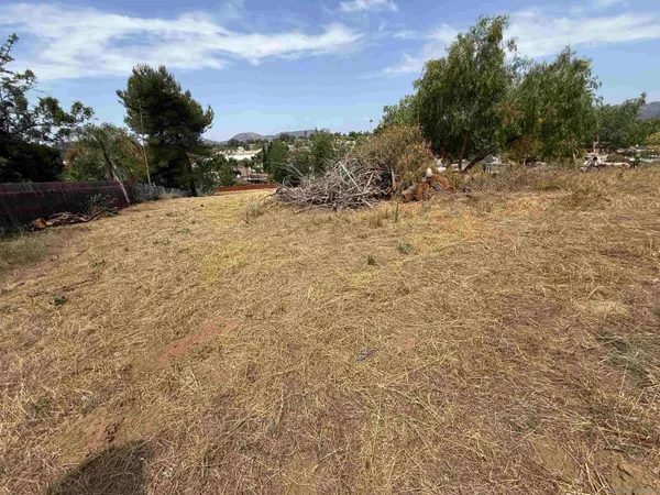 $900,000 | 1565 Montiel Road, Unit 22609269, San Marcos, CA 92069
