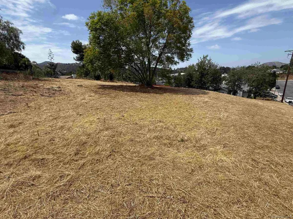 $900,000 | 1565 Montiel Road, Unit 22609269, San Marcos, CA 92069