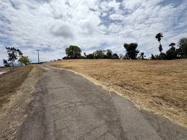 $900,000 | 1565 Montiel Road, Unit 22609269, San Marcos, CA 92069
