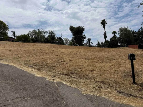 $900,000 | 1565 Montiel Road, Unit 22609269, San Marcos, CA 92069