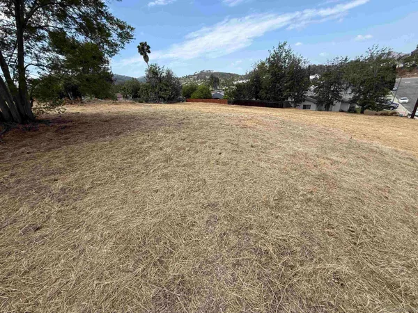 $900,000 | 1565 Montiel Road, Unit 22609269, San Marcos, CA 92069