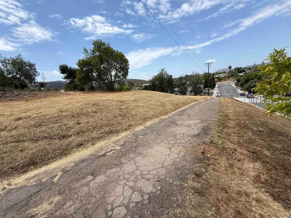 $900,000 | 1565 Montiel Road, Unit 22609269, San Marcos, CA 92069