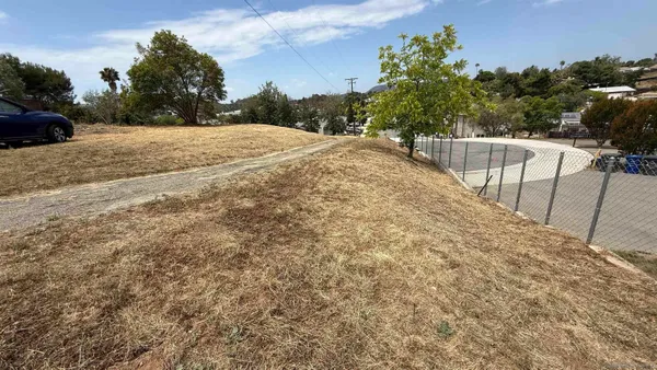 $900,000 | 1565 Montiel Road, Unit 22609269, San Marcos, CA 92069