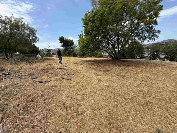 $900,000 | 1565 Montiel Road, Unit 22609269, San Marcos, CA 92069