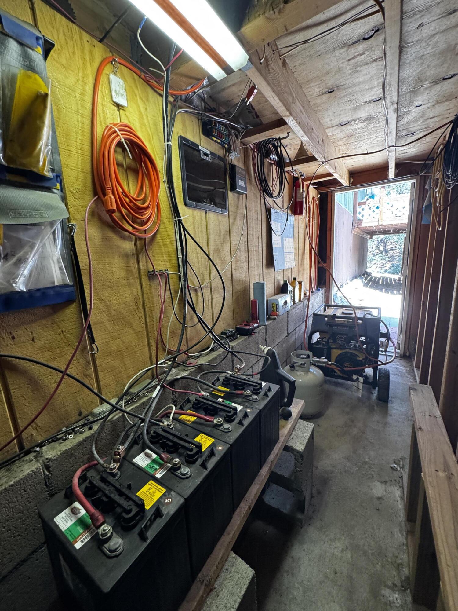 52670 Forest Rte 4S02 Idyllwild, CA 92549 - Photo 45 of 51 a room with musical instruments