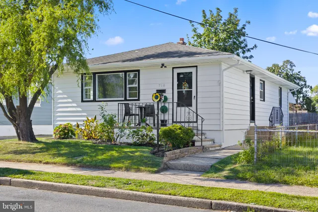 $380,000 | 718 East Howell Street, Hamilton, NJ 08610