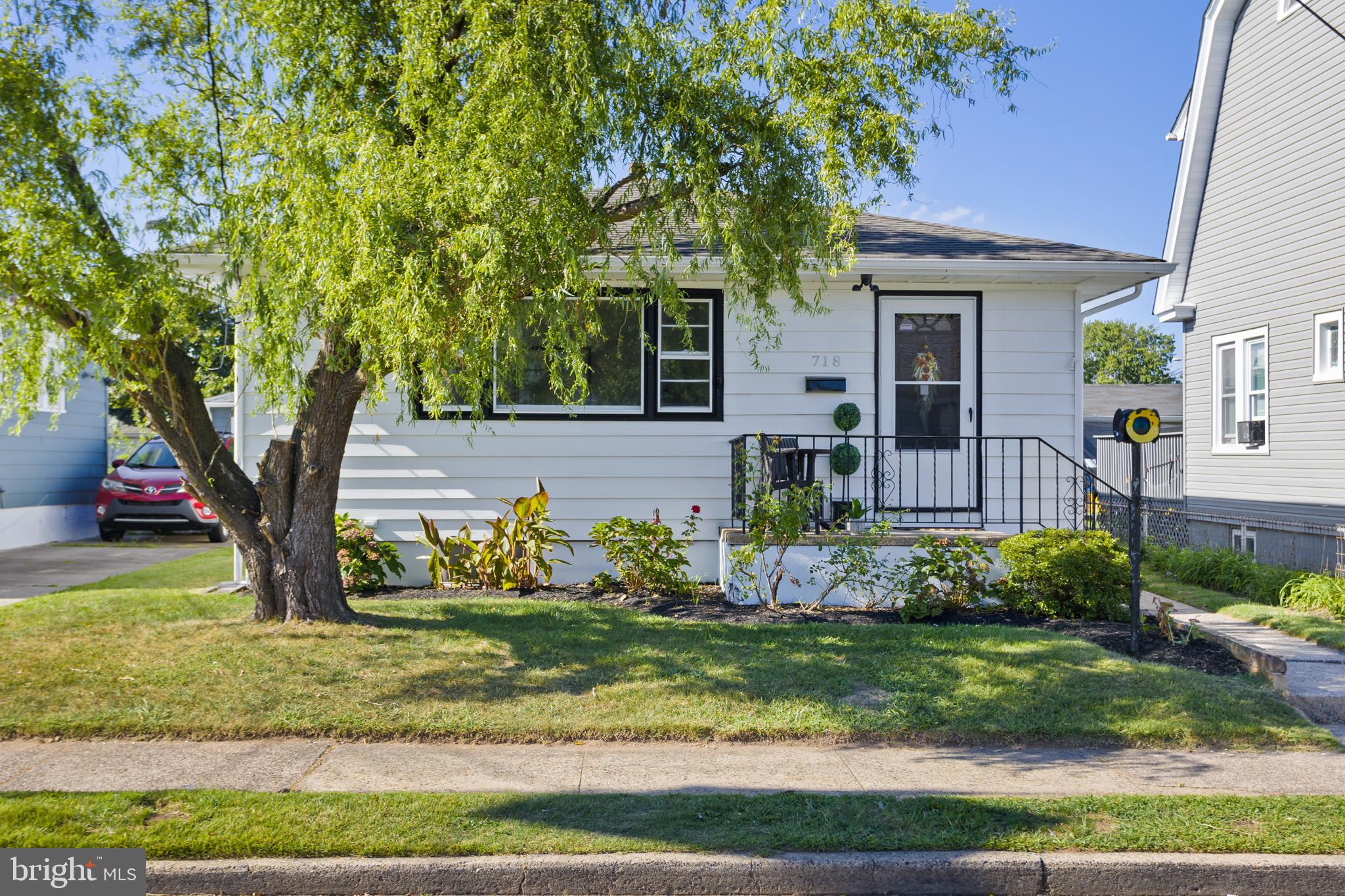 718 East Howell Street Hamilton, NJ 08610 - Photo 2 of 33