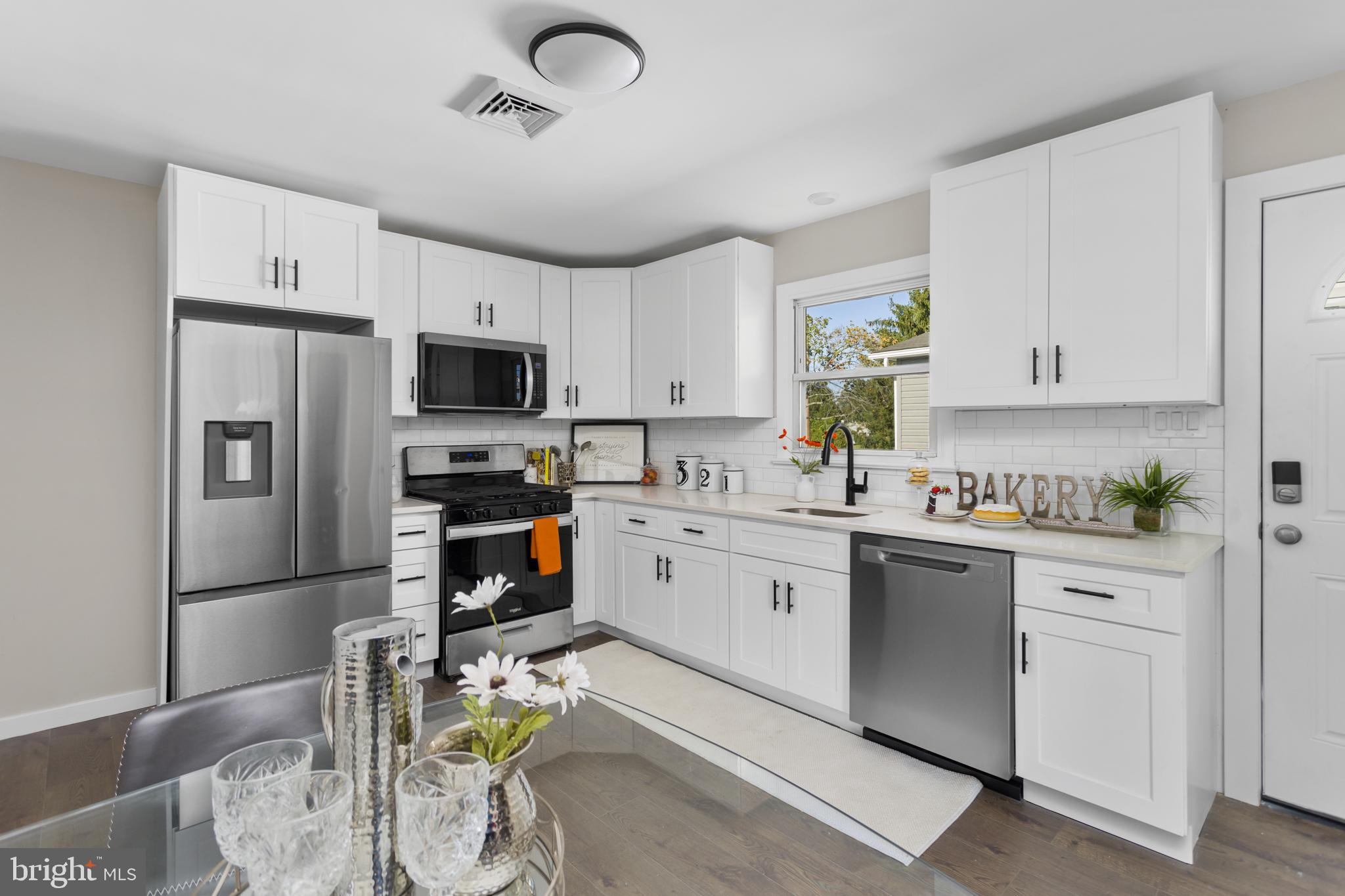 718 East Howell Street Hamilton, NJ 08610 - Photo 9 of 33