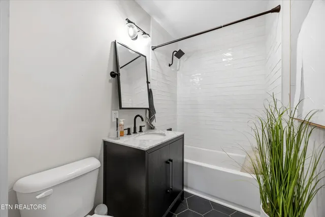 $600,000 | 7931 Dry Valley Road, Loudon, TN 37774