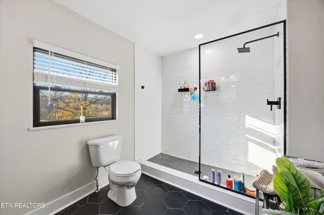 $600,000 | 7931 Dry Valley Road, Loudon, TN 37774