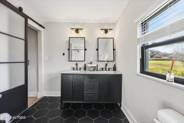 $600,000 | 7931 Dry Valley Road, Loudon, TN 37774