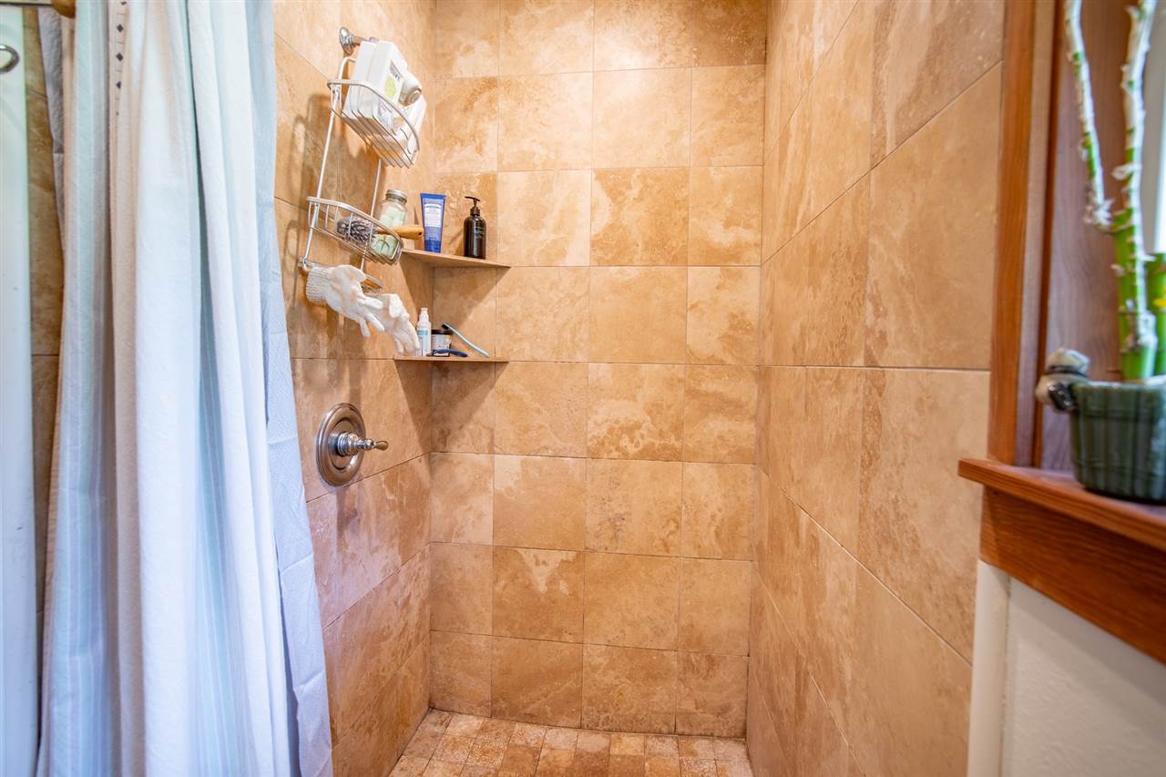 180 Waiakoa Road Kula, HI 96790 - Photo 16 of 27 a view of a bathroom