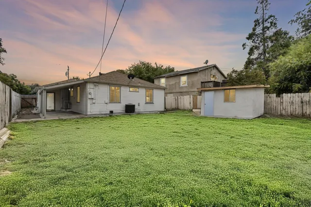 a view of a house with a backyard