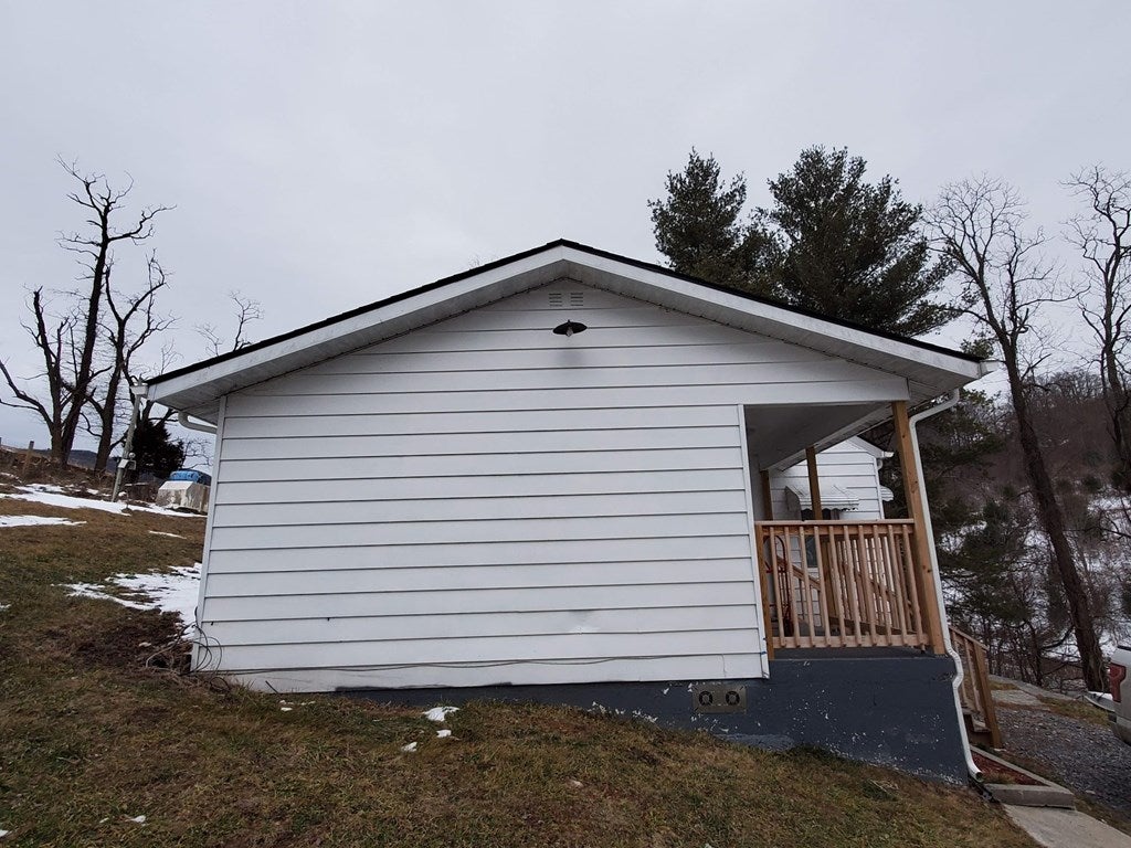 2389 Gratton Road Tazewell, VA 24651 - Photo 3 of 16 Gallery Image 3