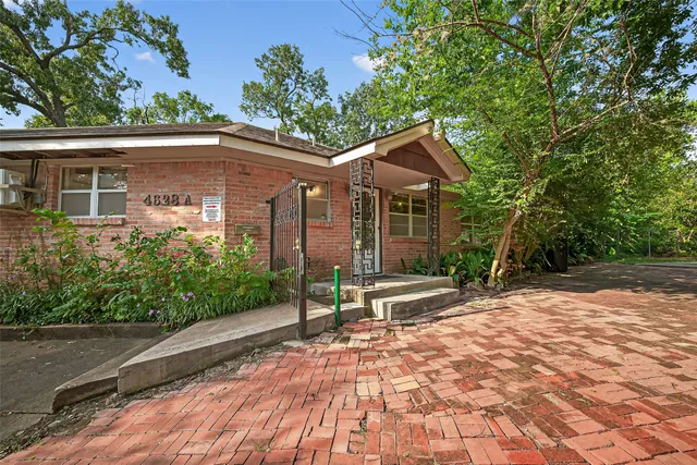 a view of a house with swimming pool and a yard
