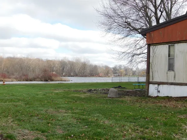 5799 North Lakeshore Drive, Macy, IN 46951