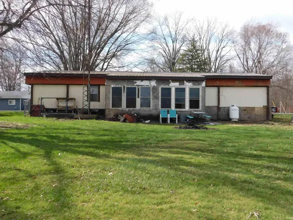 5799 North Lakeshore Drive, Macy, IN 46951
