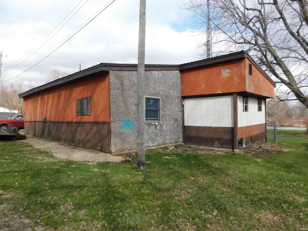 5799 North Lakeshore Drive, Macy, IN 46951