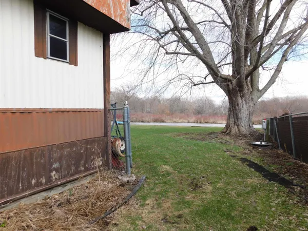 5799 North Lakeshore Drive, Macy, IN 46951