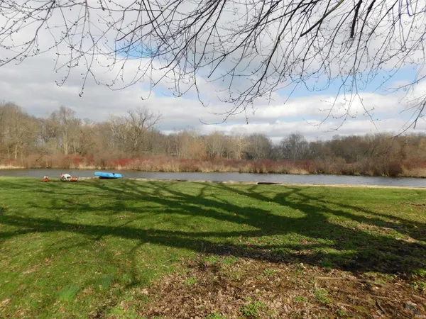 5799 North Lakeshore Drive, Macy, IN 46951