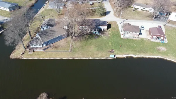 5799 North Lakeshore Drive, Macy, IN 46951