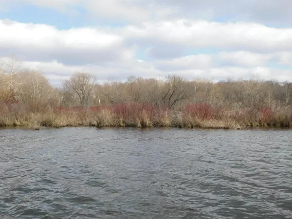 5799 North Lakeshore Drive, Macy, IN 46951