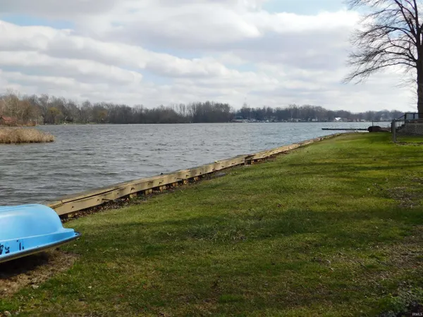 5799 North Lakeshore Drive, Macy, IN 46951