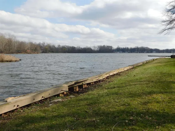 5799 North Lakeshore Drive, Macy, IN 46951