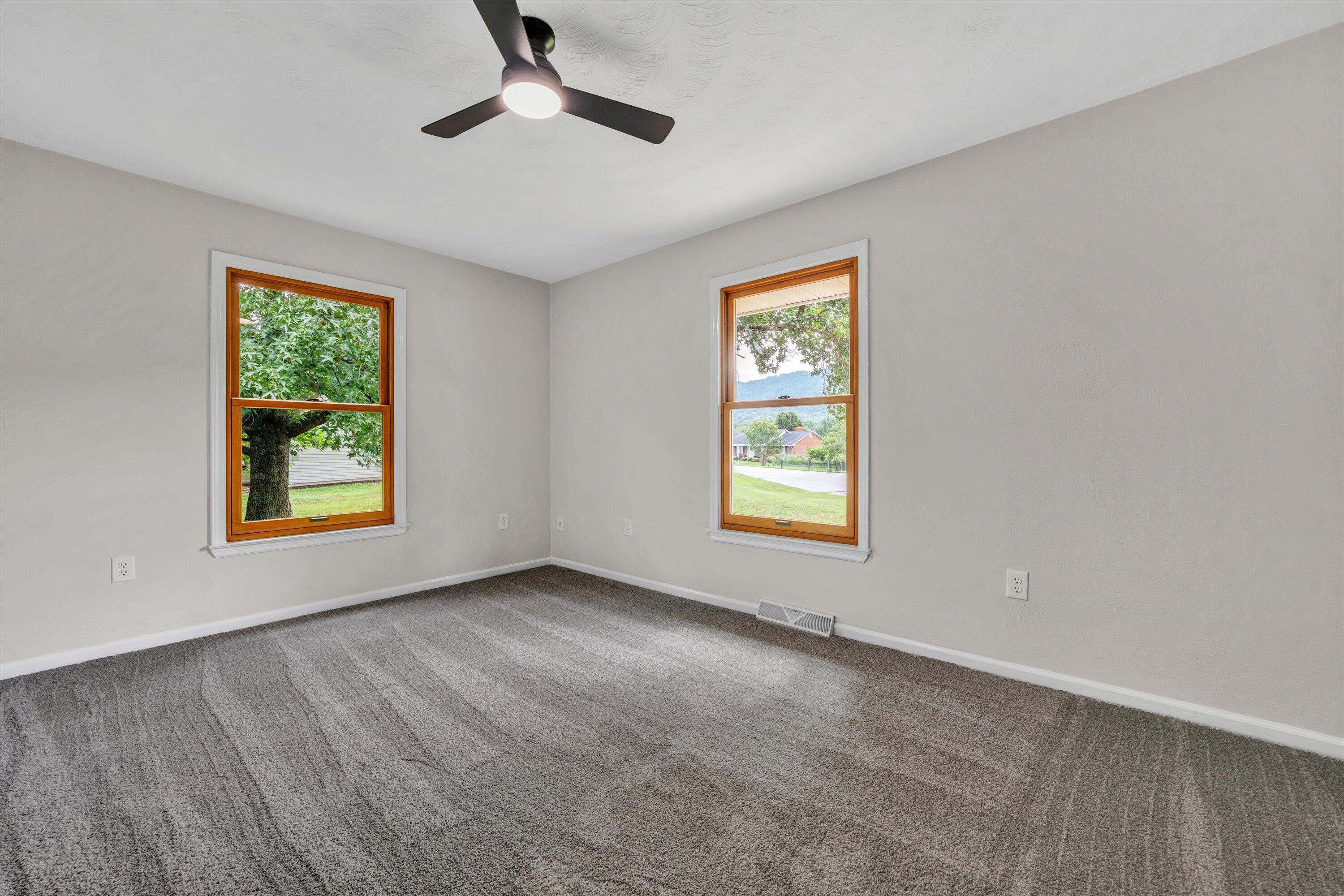 4604 Phyllis Road Northeast Roanoke, VA 24012 - Photo 21 of 44 27-072320240016