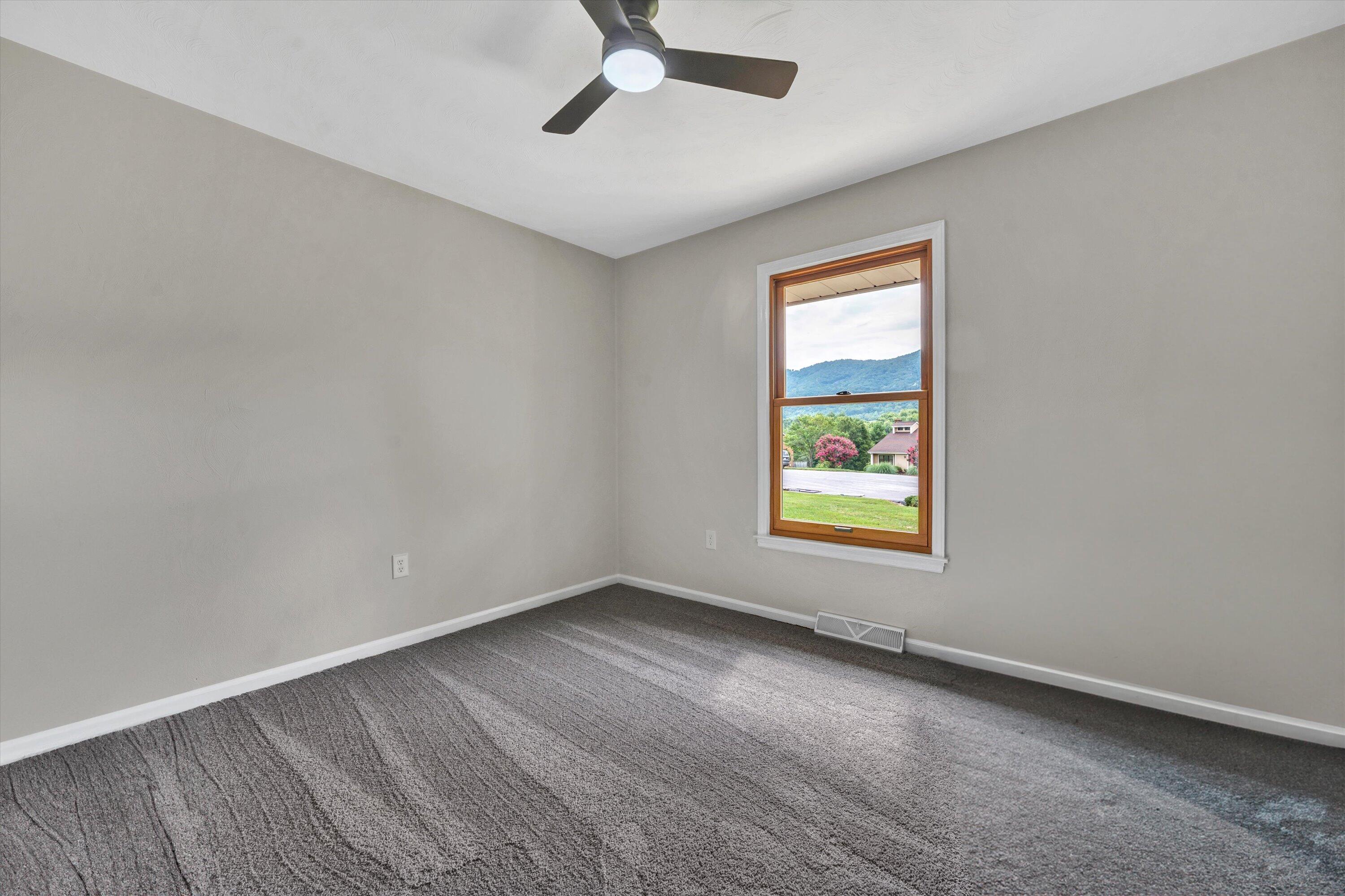 4604 Phyllis Road Northeast Roanoke, VA 24012 - Photo 22 of 44 28-072320240017