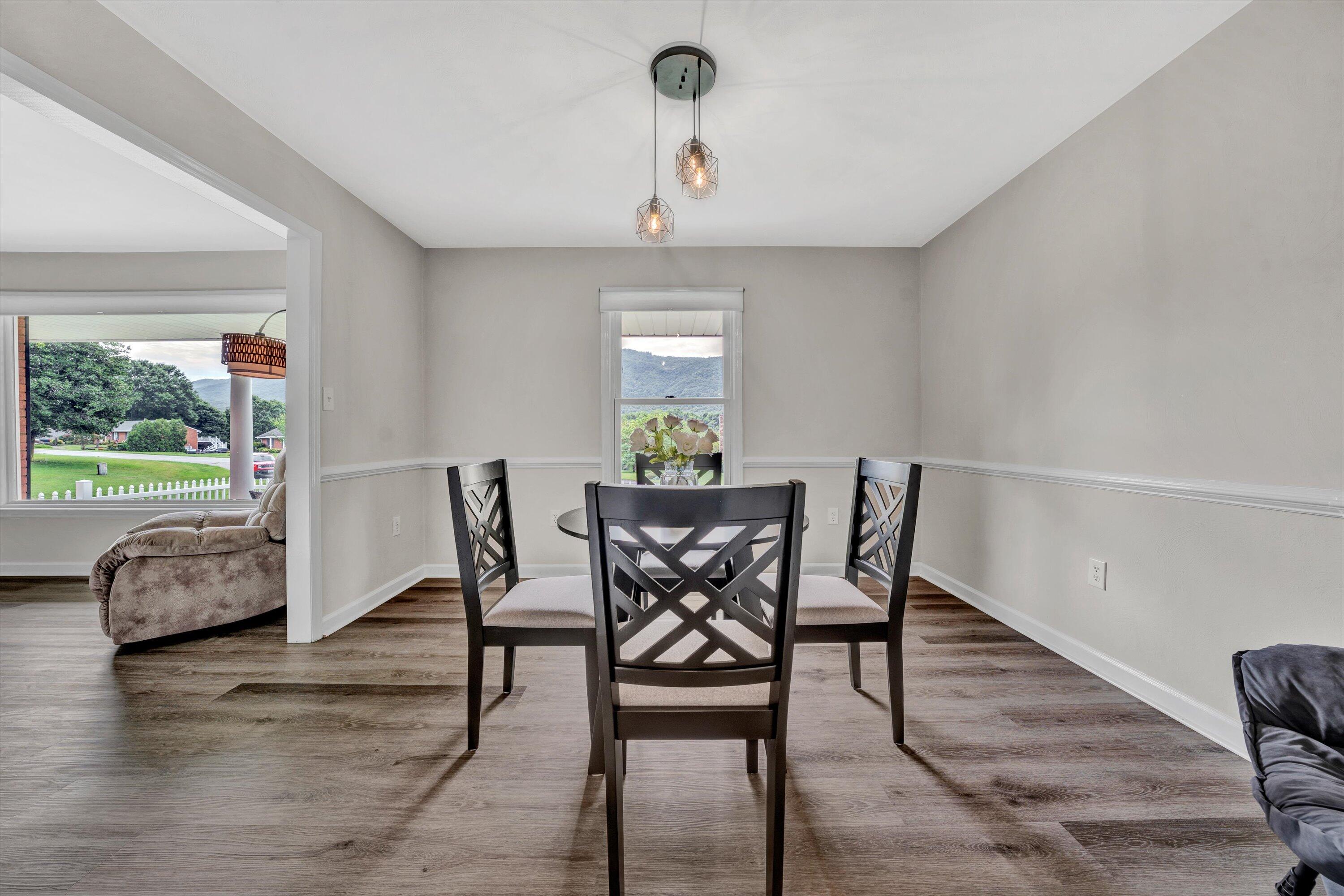 4604 Phyllis Road Northeast Roanoke, VA 24012 - Photo 5 of 44 11-072320240004