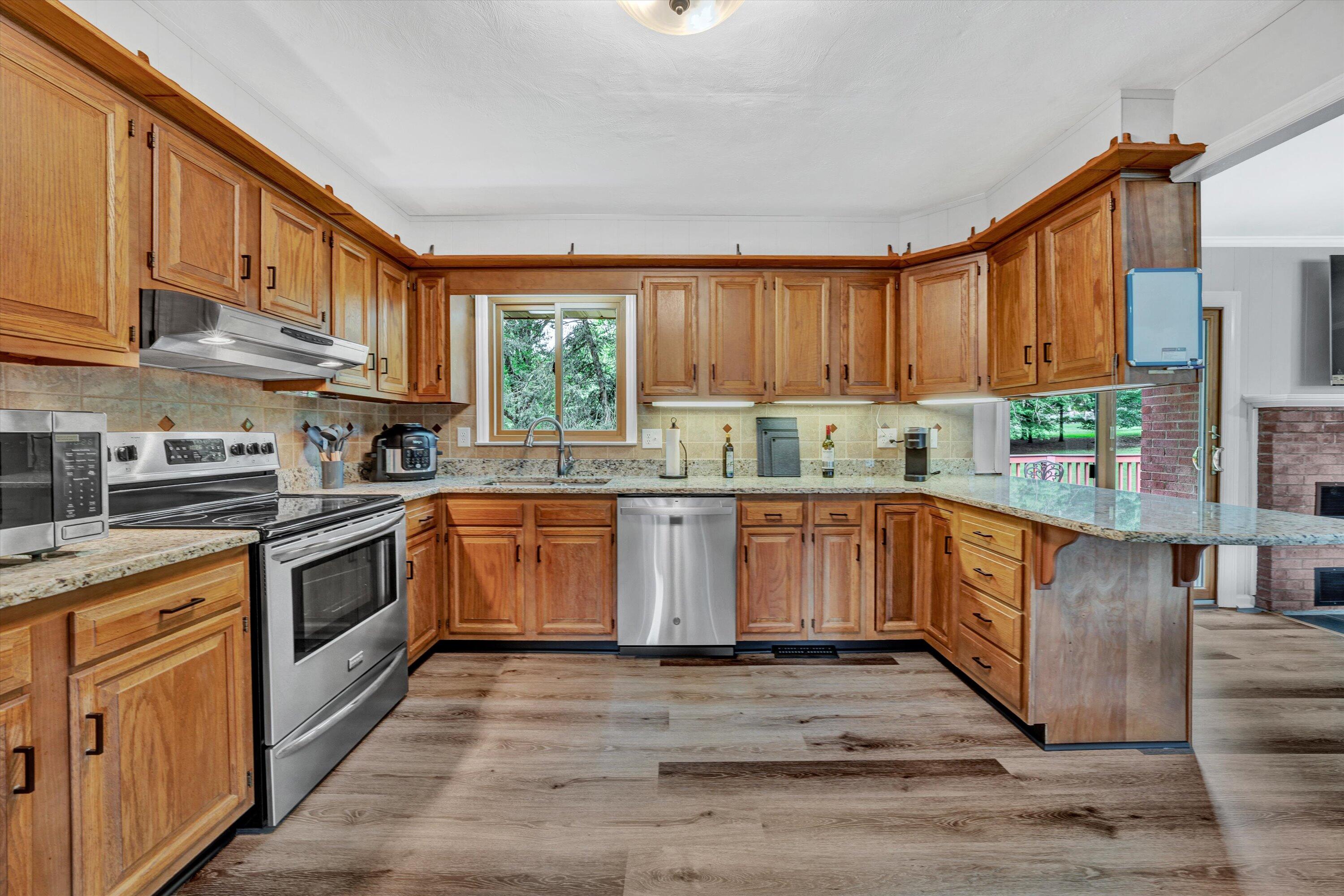 4604 Phyllis Road Northeast Roanoke, VA 24012 - Photo 6 of 44 12-072320240005